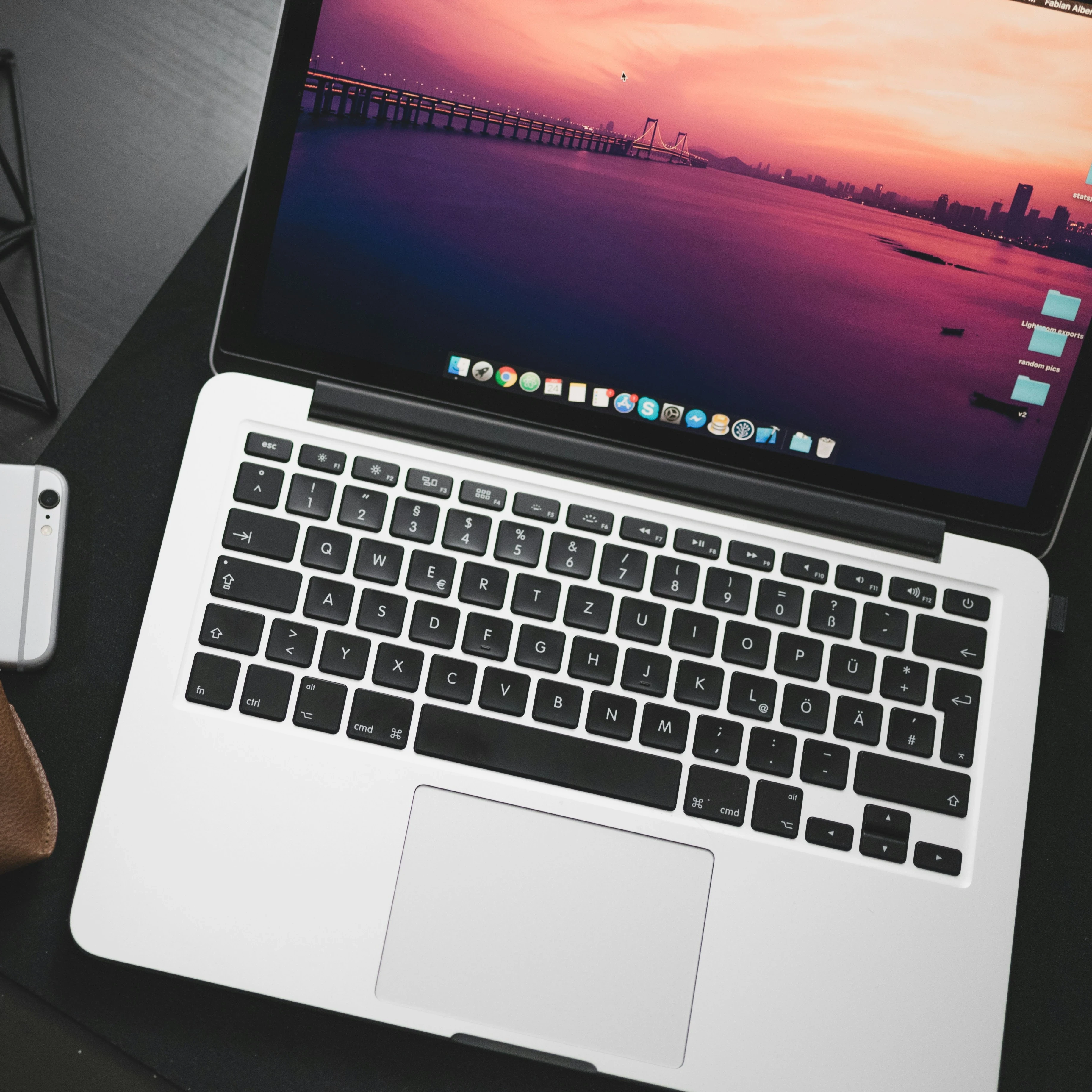 https://unsplash.com/photos/macbook-pro-beside-space-iphone-6-on-black-wooden-surface-dsOvZnqGawg?utm_content=creditShareLink&utm_medium=referral&utm_source=unsplash